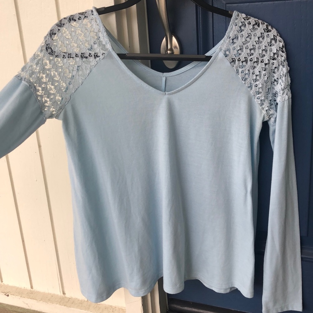 Cute flowy top!